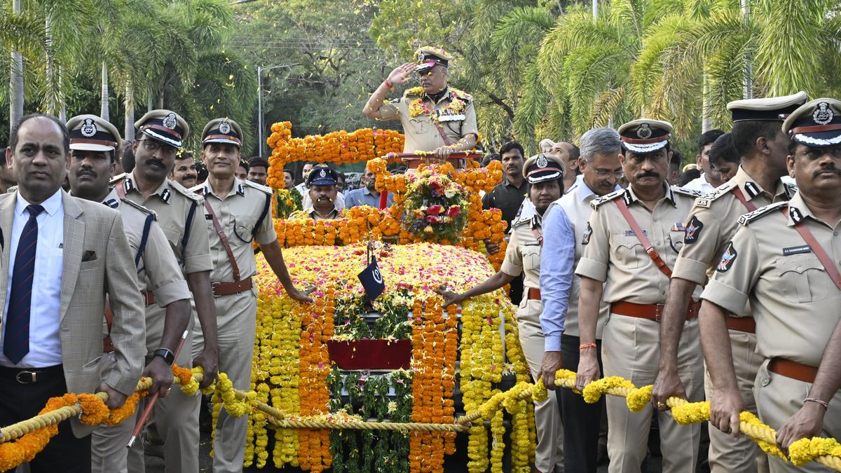 Outgoing DGP Dwaraka Tirumala Rao thanks one and all for extending their support