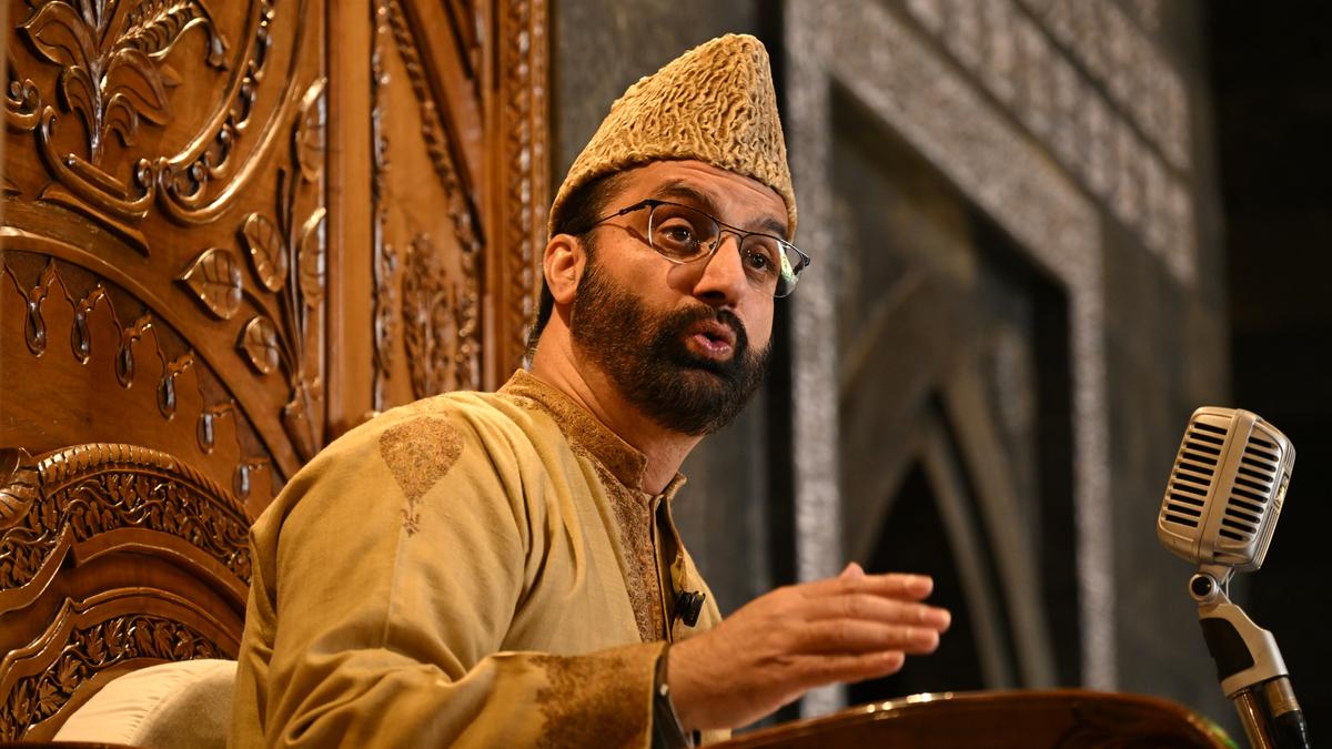 Physical assault of Kashmiri shawl vendors in Uttarakhand disturbing: Mirwaiz Umar Farooq